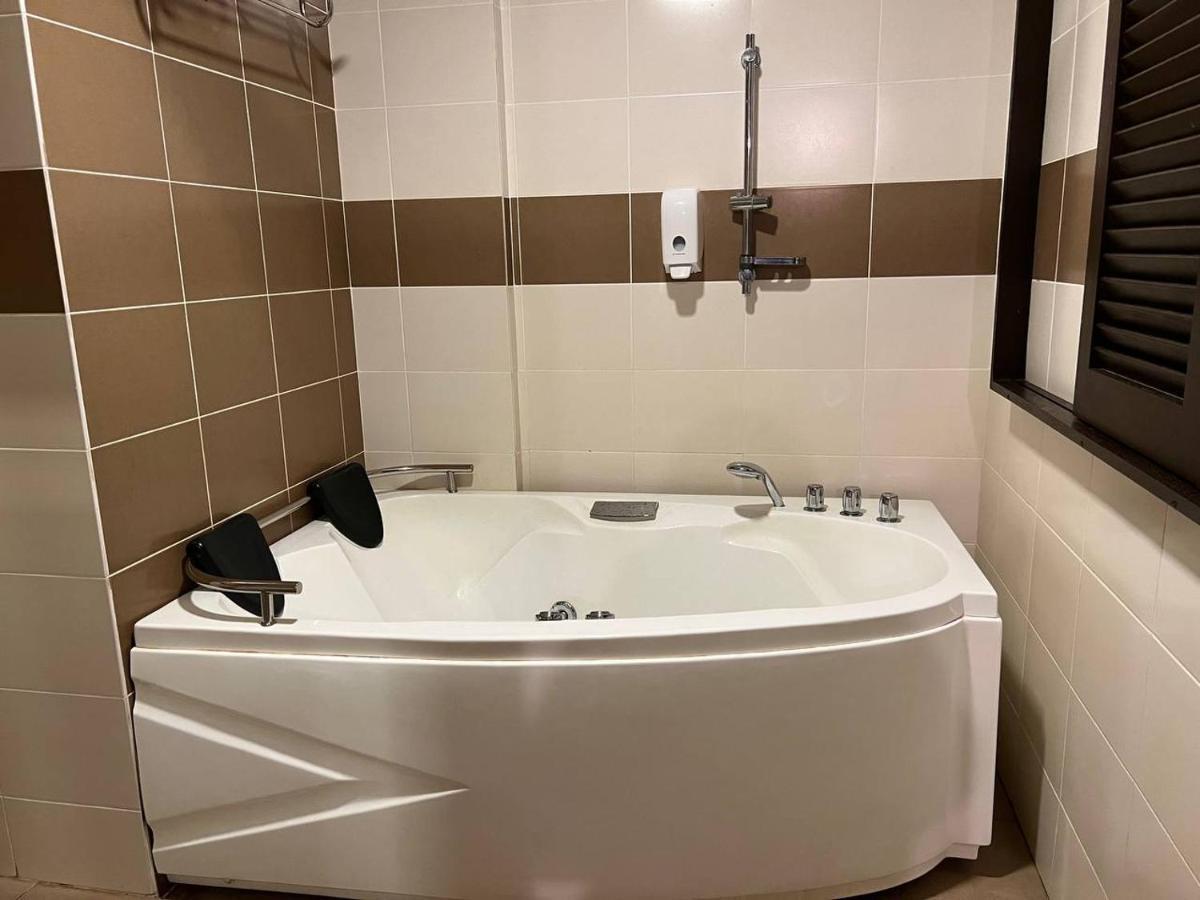 Homestay Melaka B Lagoon Studio Apartment Free Waterpark Tickets Kampong Bukit Beruang エクステリア 写真